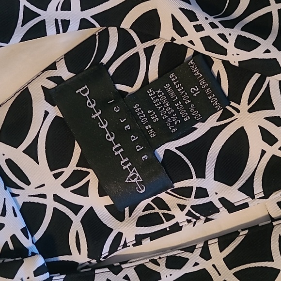 Shoulder-baring black and white, knee-length dress - Picture 4 of 10